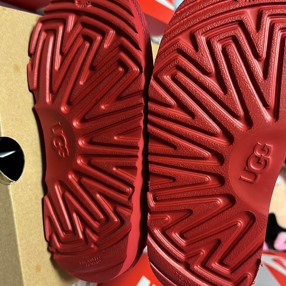 NWOT UGG Boots Red size 11C - Picture 6 of 7